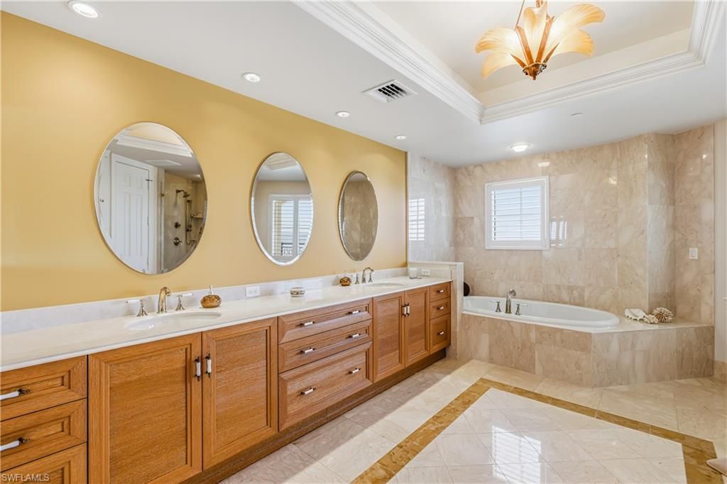 Bathroom, Dual Sink Vanities, Interior, Recessed Lighting