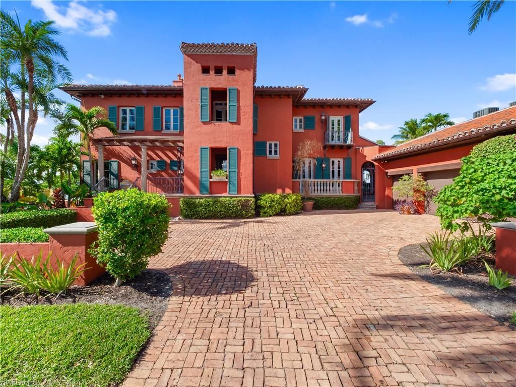 Exterior, Facade, Mediterranean