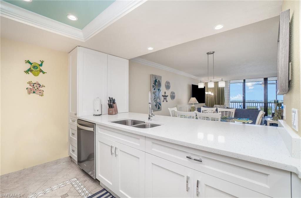 Dining room, Interior, Kitchen, Pendant Lights, Recessed Lighting, Water