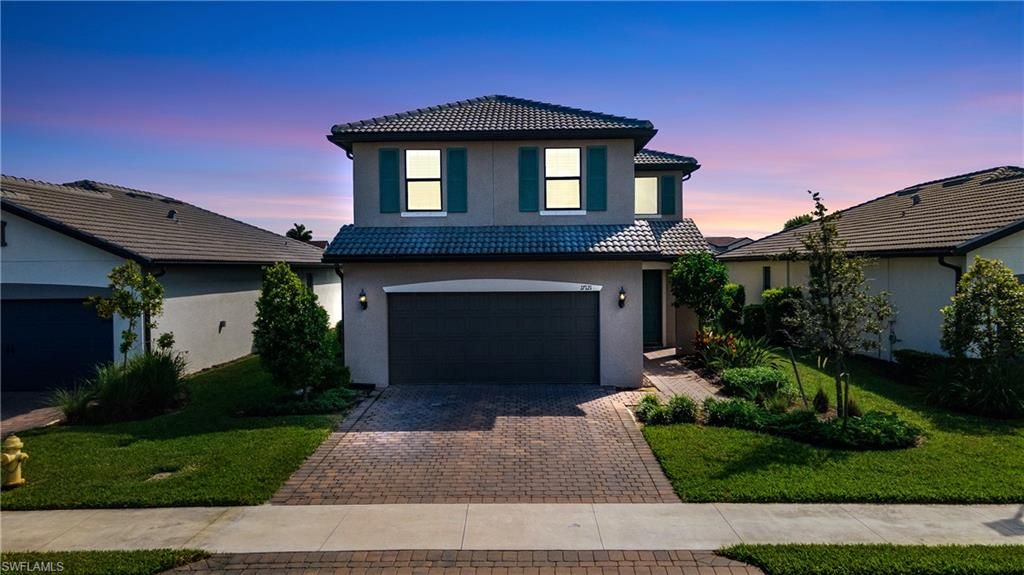 Attached, Exterior, Facade, Mediterranean