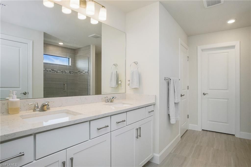 Bathroom, Dual Sink Vanities, Interior, Recessed Lighting