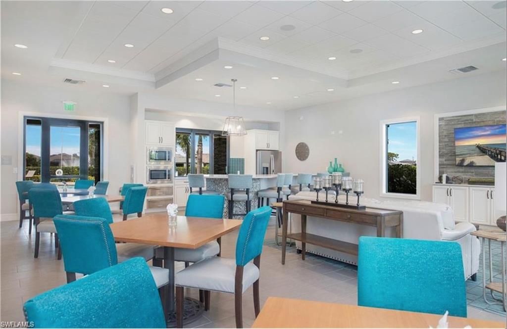 Chandelier, Dining room, Interior, Kitchen, Pendant Lights, Recessed Lighting, Stainless Steel Appliances