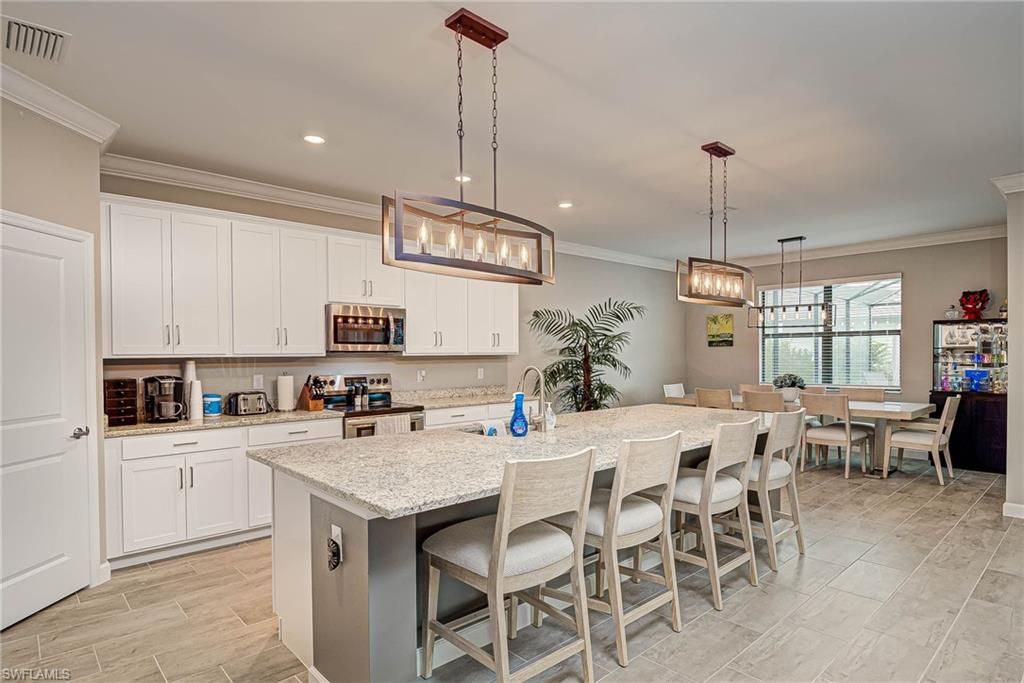 Chandelier, Dining room, Interior, Kitchen, Pendant Lights, Recessed Lighting, Wood Texture Flooring