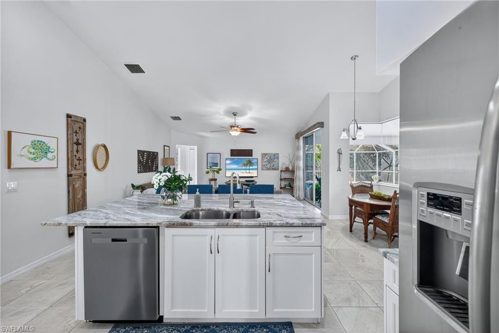 Dining room, Interior, Kitchen, Pendant Lights, Stainless Steel Appliances