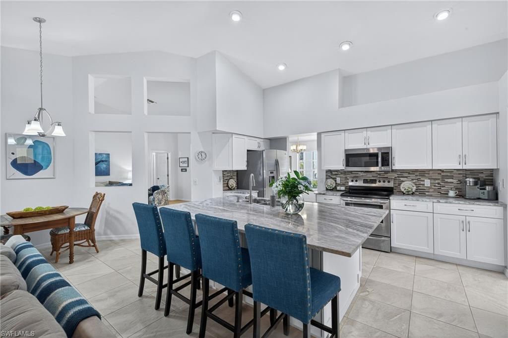 Dining room, Interior, Kitchen, Pendant Lights, Recessed Lighting, Stainless Steel Appliances