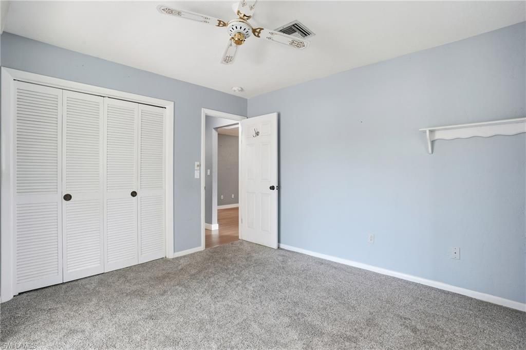 Empty room, Interior