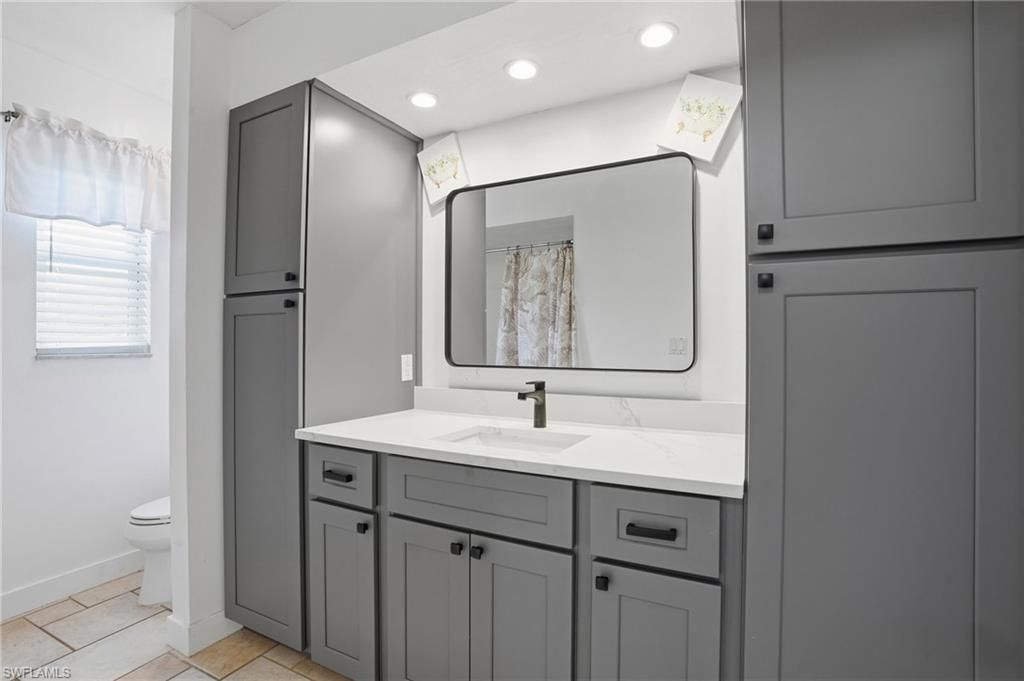 Bathroom, Interior, Recessed Lighting