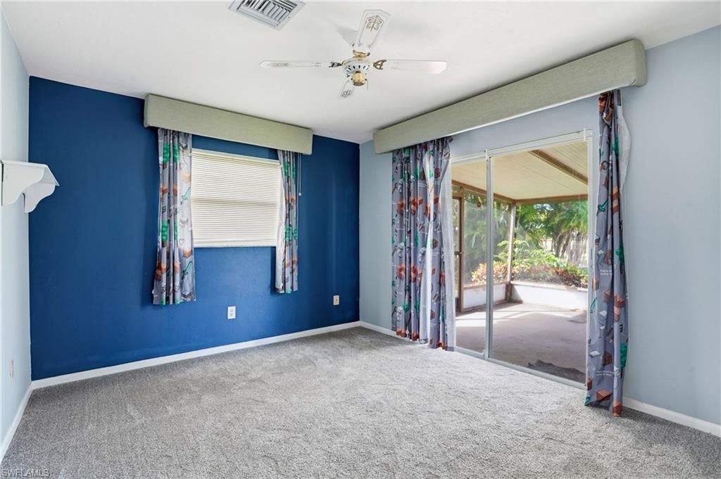 Empty room, Interior