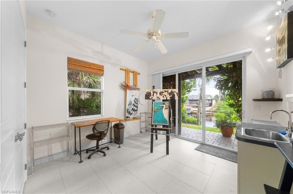 Home Office, Interior