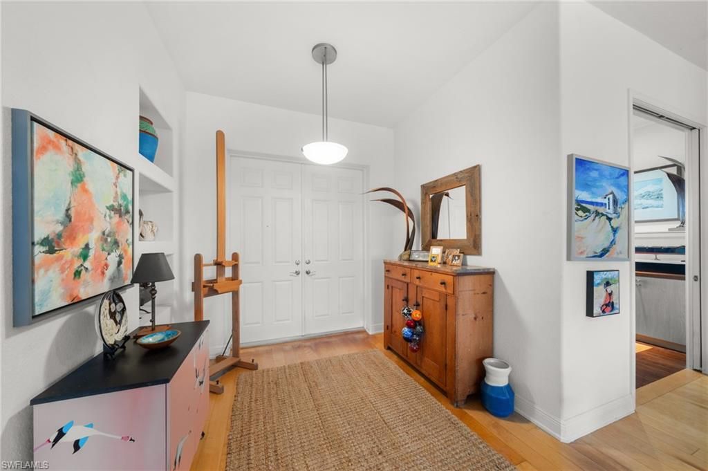 Interior, Pendant Lights, Wood Texture Flooring