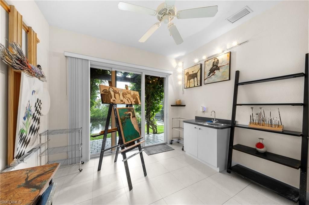 Home Office, Interior