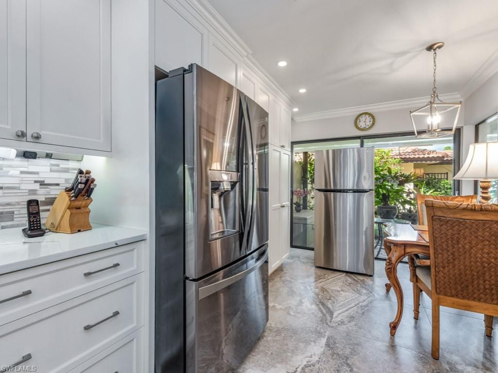 Dining room, Interior, Kitchen, Pendant Lights, Recessed Lighting, Stainless Steel Appliances
