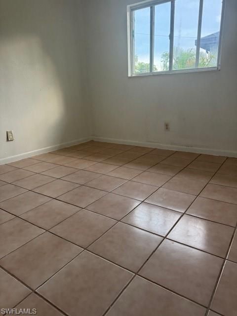 Empty room, Interior