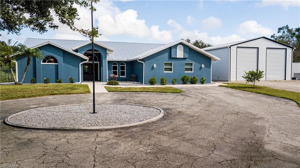 Backyard, Exterior, Facade, Ranch