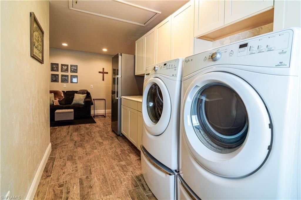 Interior, Living room, Recessed Lighting, Washer, Wood Texture Flooring