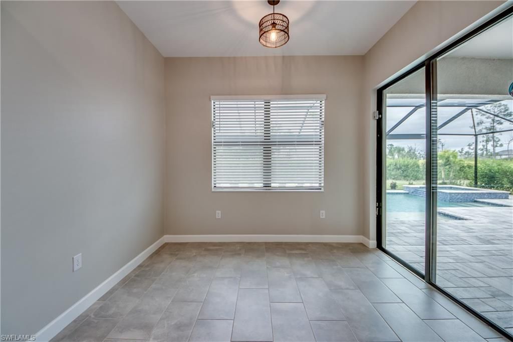 Empty room, Interior