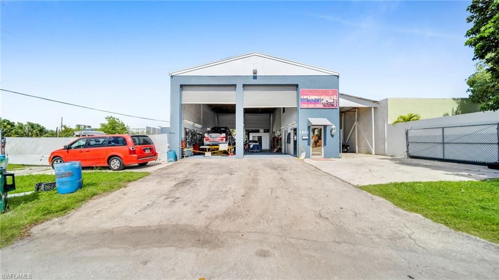 Detached Garage, Exterior