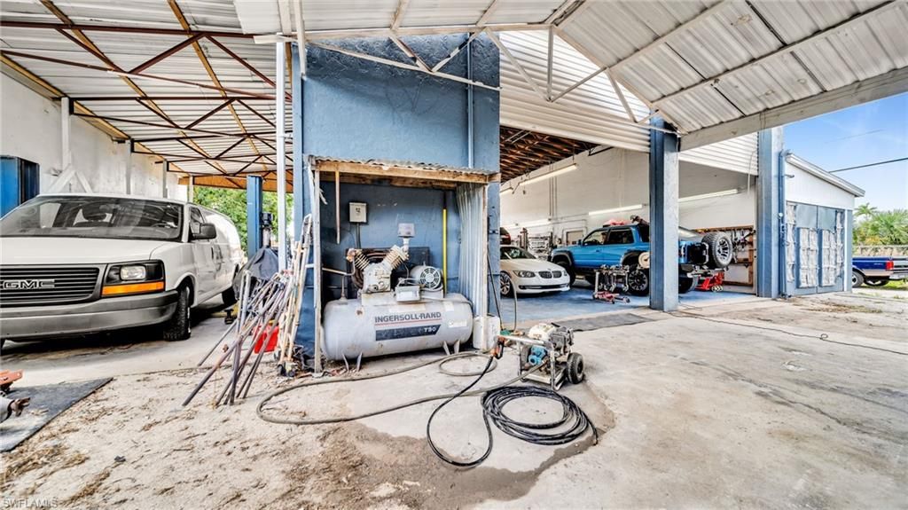 Garage, Interior