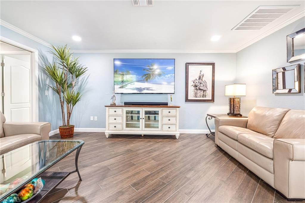 Interior, Recessed Lighting, Wood Texture Flooring