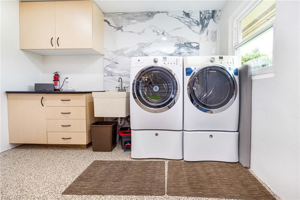 Interior, Marble Walls, Washer