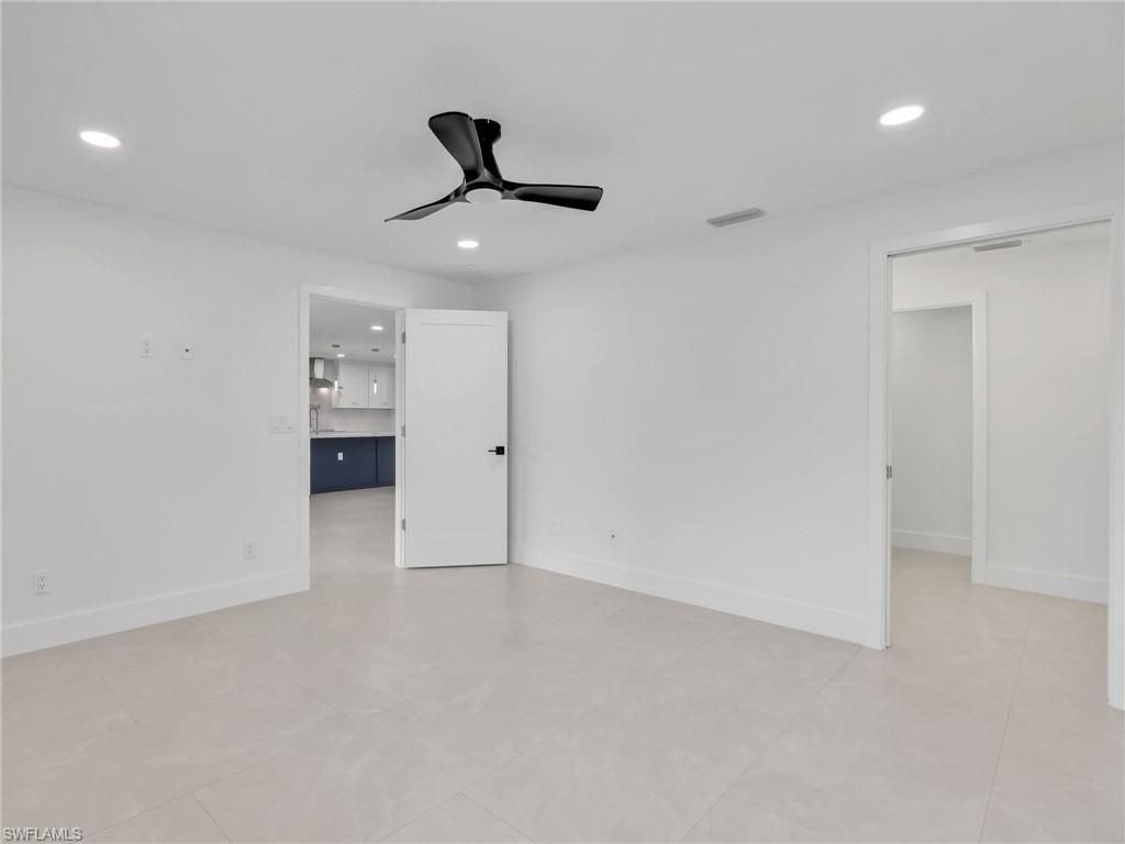 Empty room, Interior, Recessed Lighting
