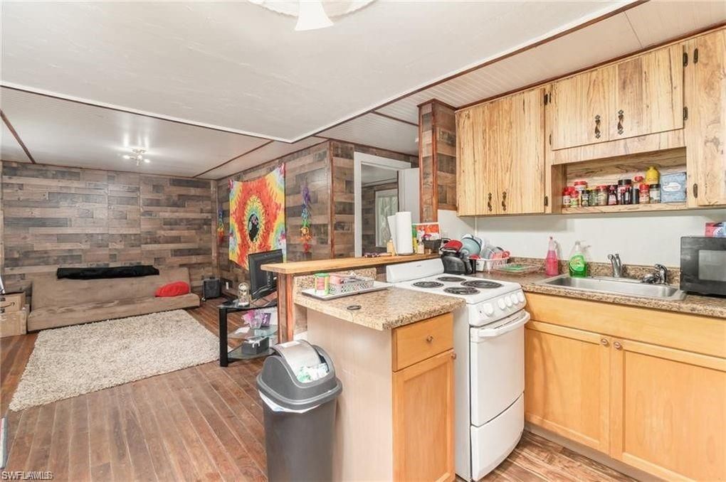 Interior, Kitchen, Wood Texture Flooring, Wooden Walls