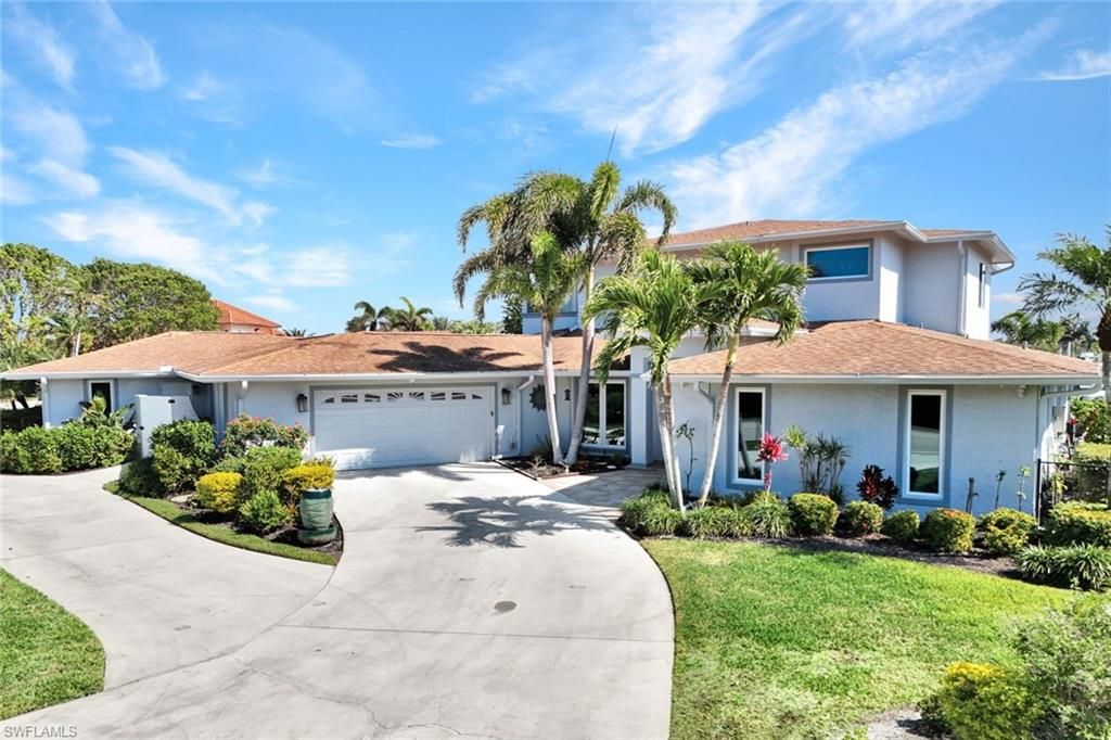 Attached, Exterior, Facade, Ranch