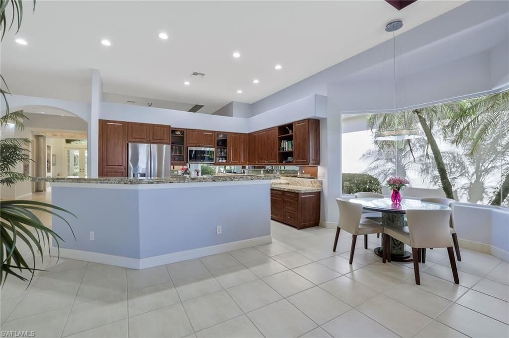 Dining room, Interior, Kitchen, Pendant Lights, Recessed Lighting, Stainless Steel Appliances