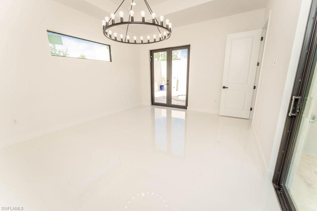 Chandelier, Empty room, Interior, Pendant Lights