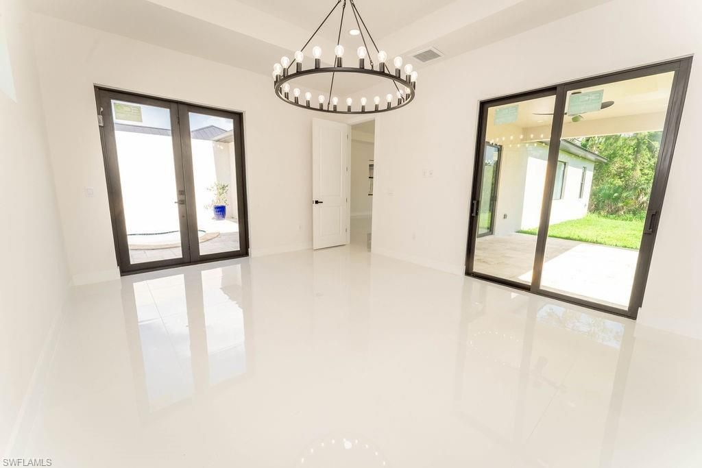 Empty room, Interior, Pendant Lights