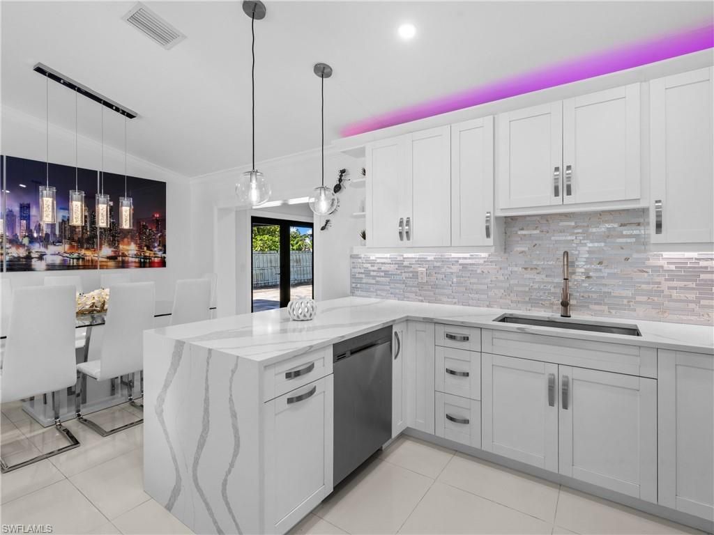 Dining room, Interior, Kitchen, Pendant Lights, Recessed Lighting