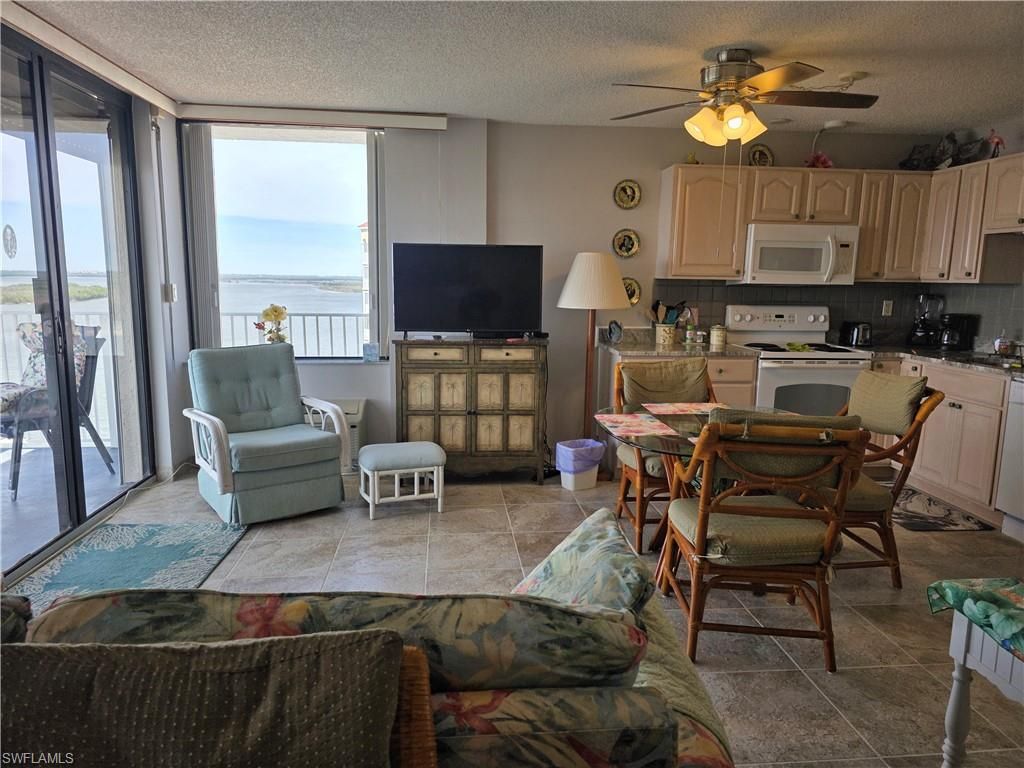 Dining room, Interior, Kitchen, Living room, Water