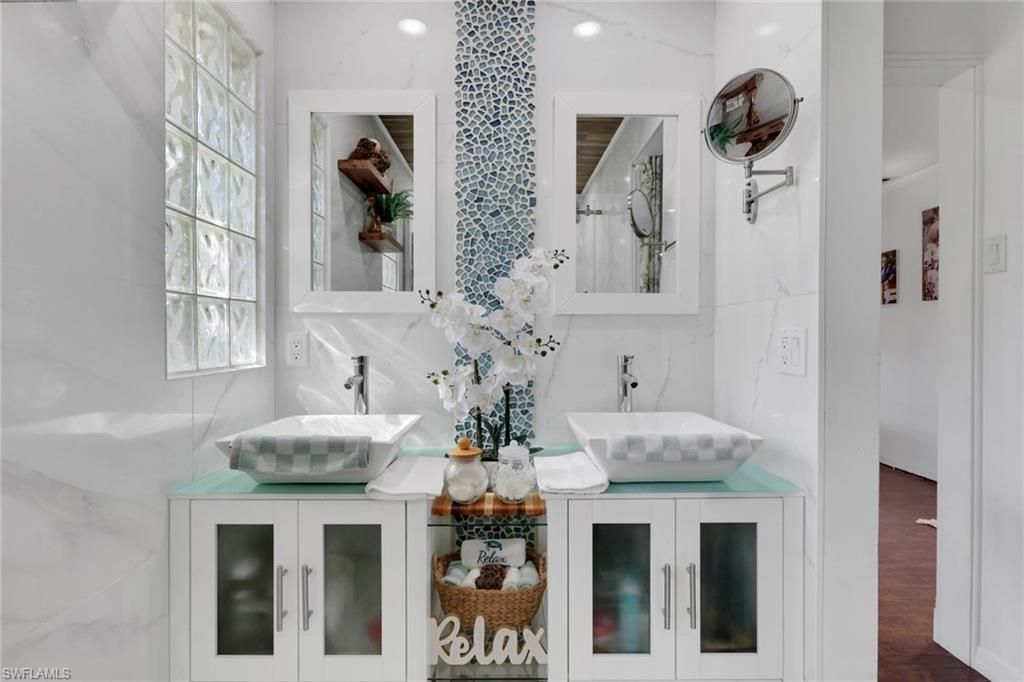 Bathroom, Dual Sink Vanities, Interior, Recessed Lighting