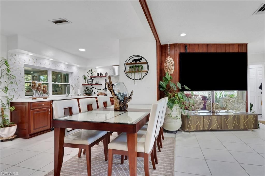 Dining room, Interior, Recessed Lighting