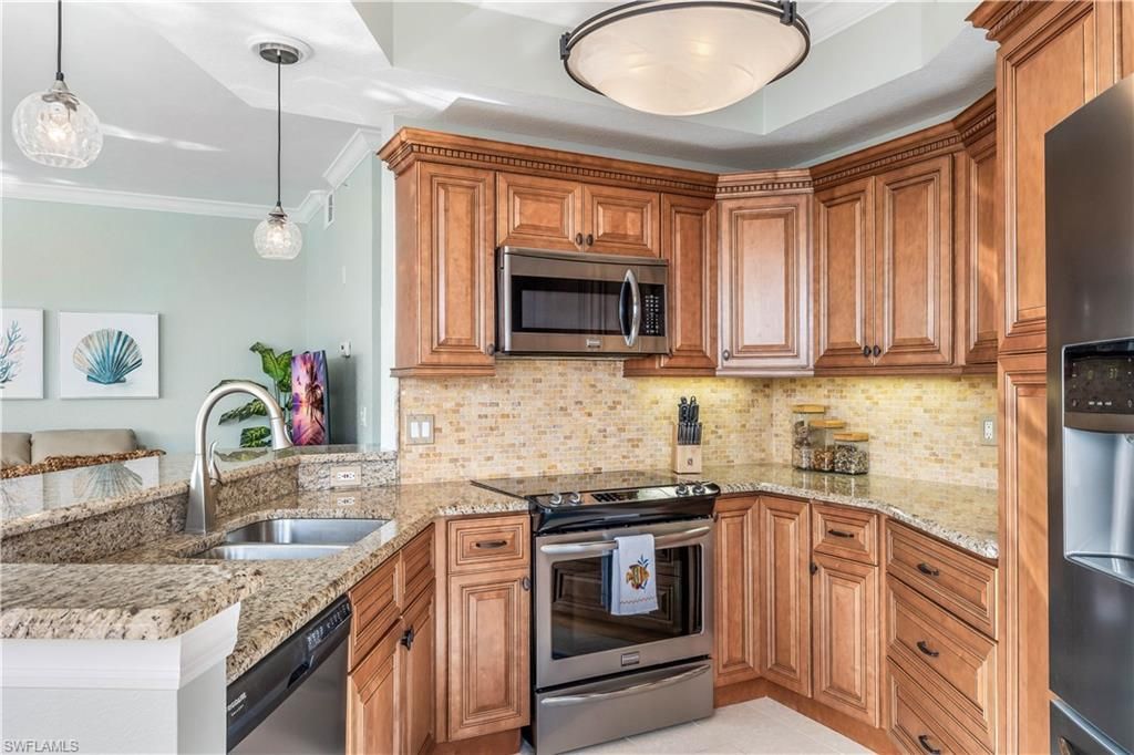 Interior, Kitchen, Pendant Lights, Stainless Steel Appliances