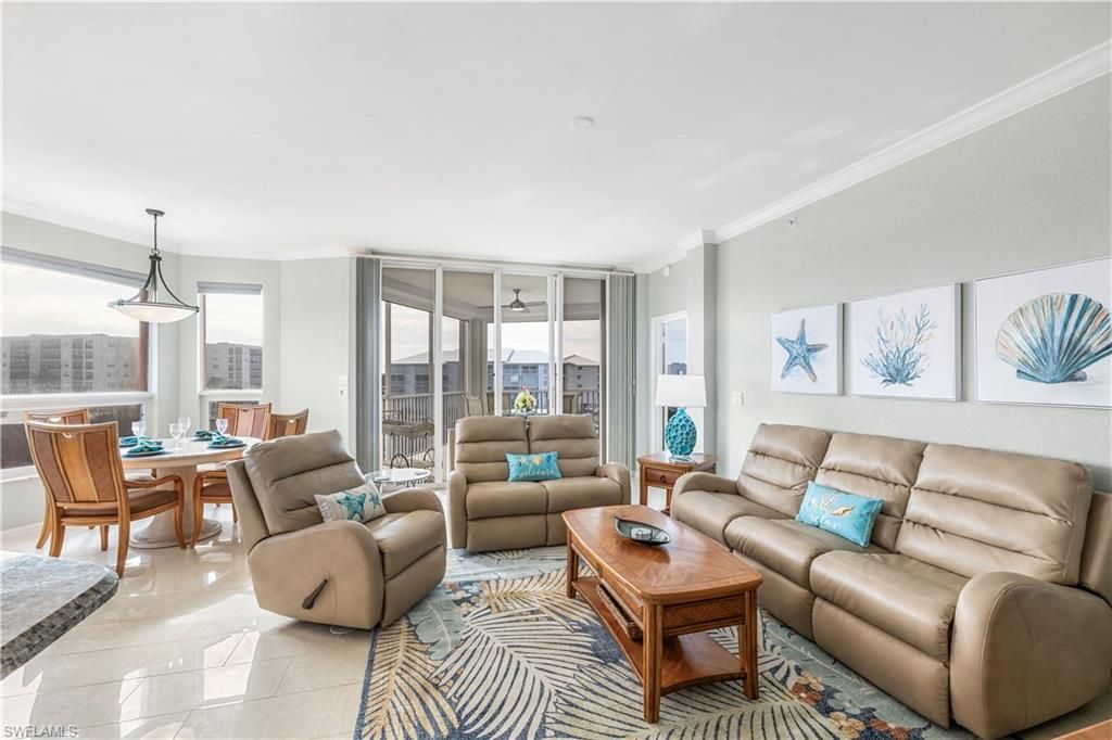 Dining room, Interior, Living room, Pendant Lights