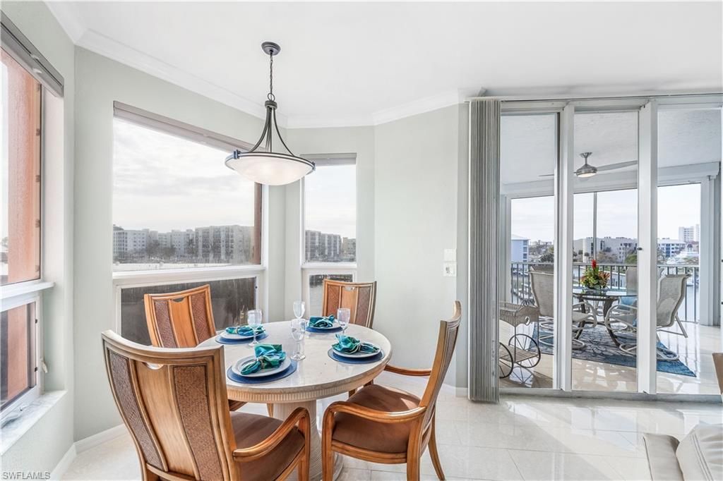 Dining room, Interior, Pendant Lights