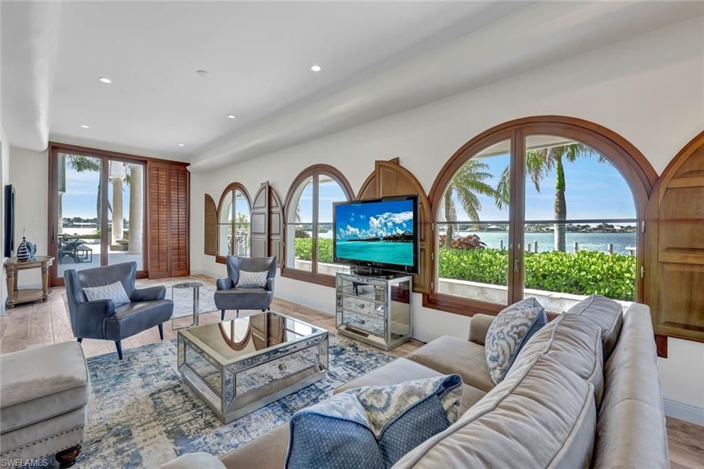 Interior, Living room, Recessed Lighting, Water, Wood Texture Flooring