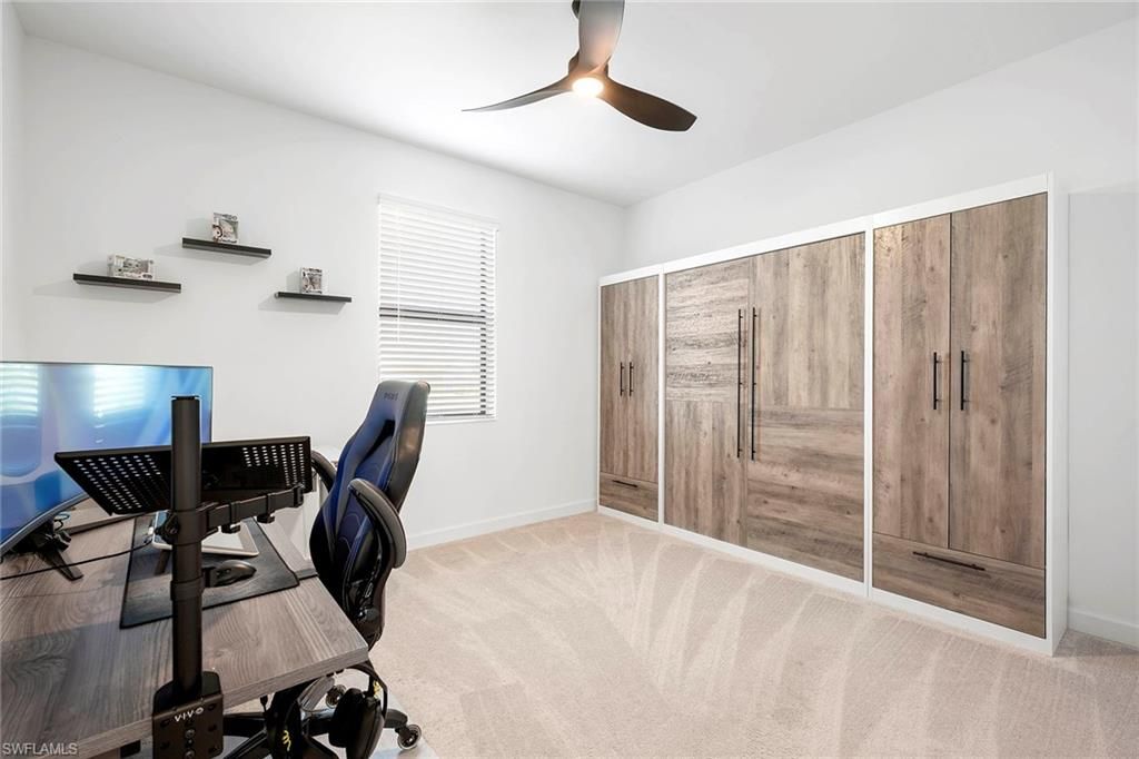 Home Office, Interior