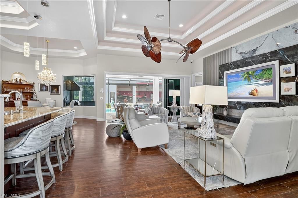 Chandelier, Dining room, Interior, Living room, Recessed Lighting, Wood Texture Flooring