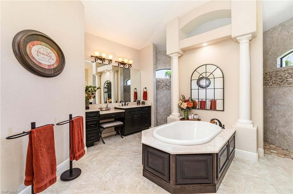 Bathroom, Dual Sink Vanities, Interior, Recessed Lighting