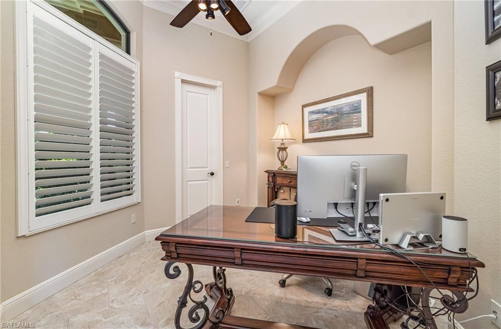 Home Office, Interior