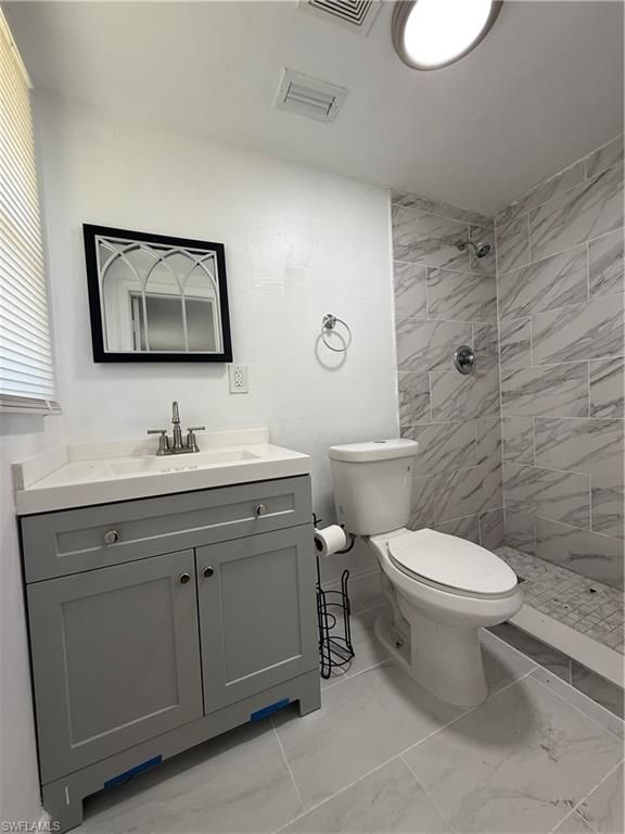 Bathroom, Interior, Marble, Marble Walls, Recessed Lighting