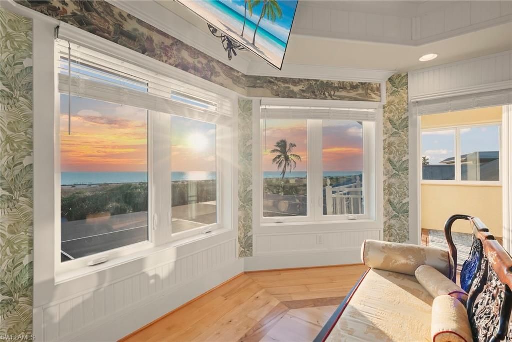 Interior, Recessed Lighting, Water, Wood Texture Flooring