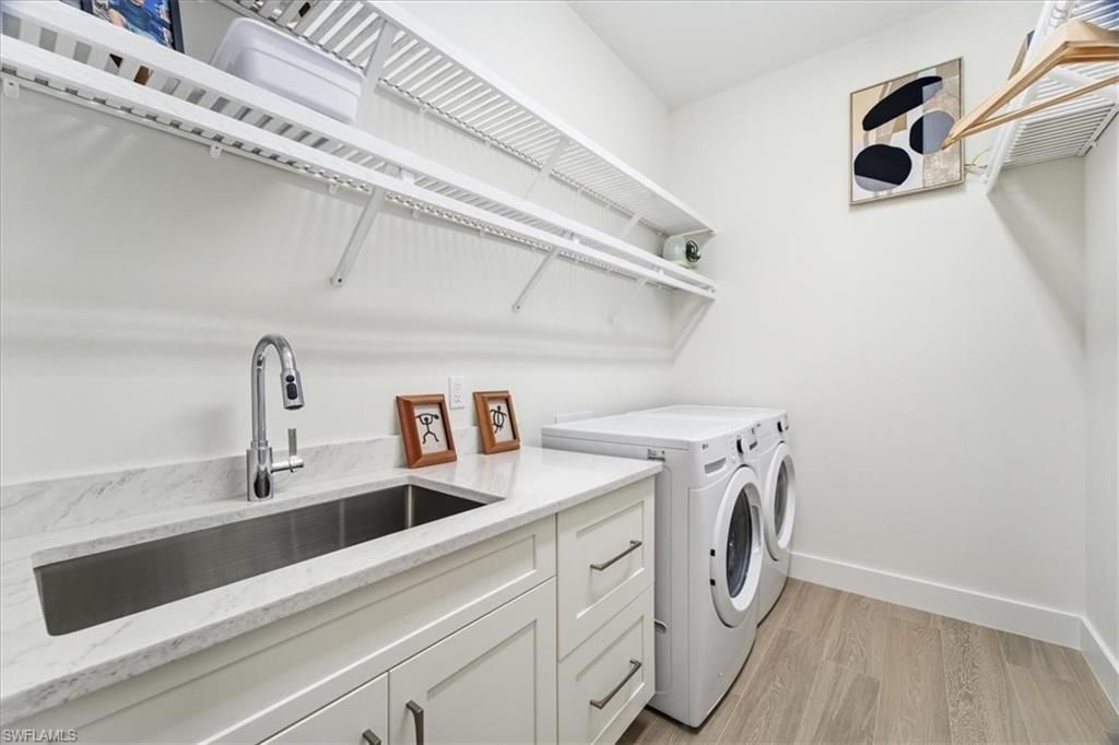 Interior, Washer, Wood Texture Flooring