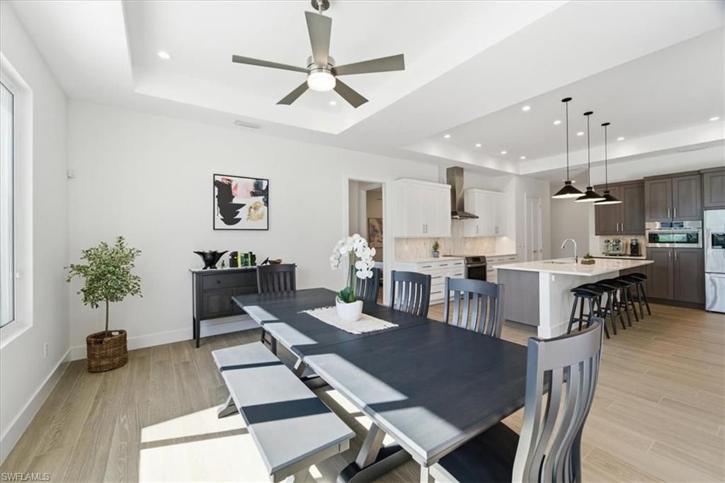 Dining room, Interior, Kitchen, Pendant Lights, Recessed Lighting, Wood Texture Flooring