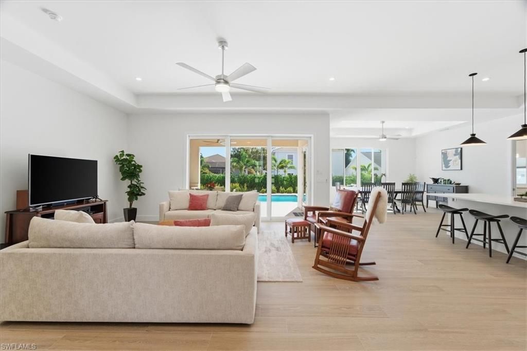 Interior, Living room, Pendant Lights, Recessed Lighting, Wood Texture Flooring