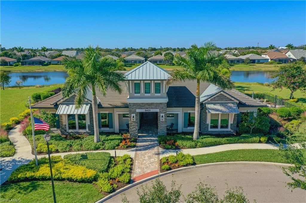 Exterior, Facade, Queen Anne Victorian