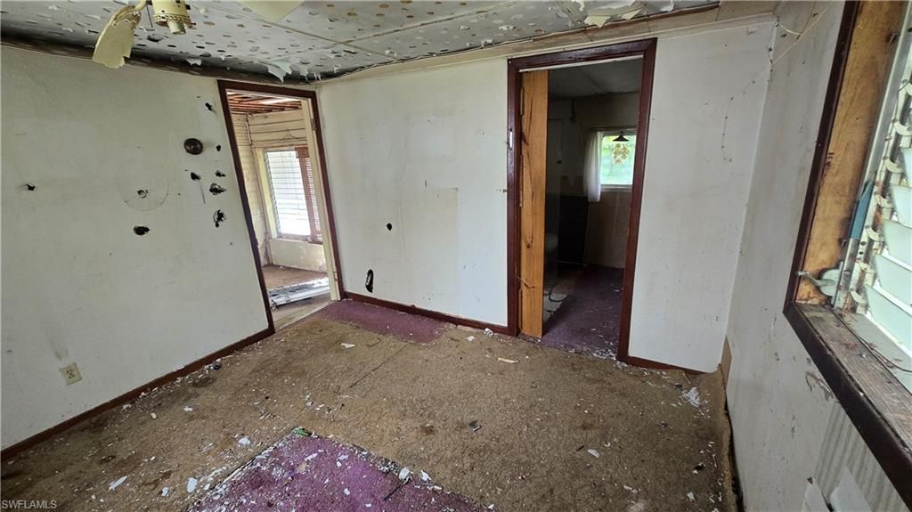 Empty room, Interior