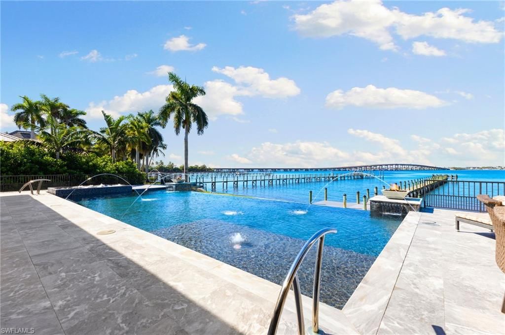 Exterior, Pool, Water